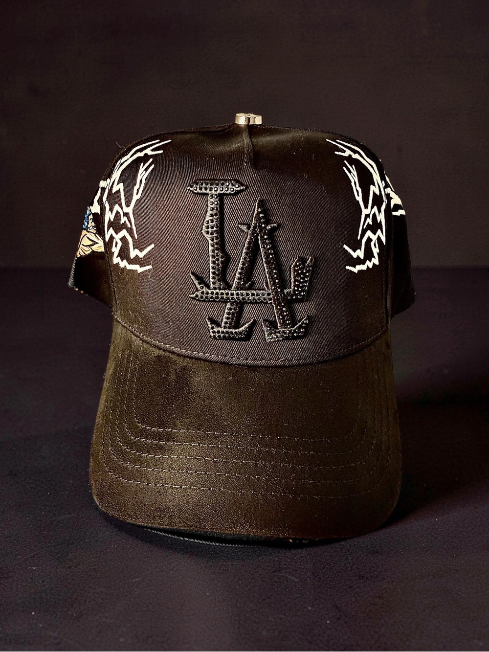 ‘Don’ LA - Zeus battling Hat / OS / NWT